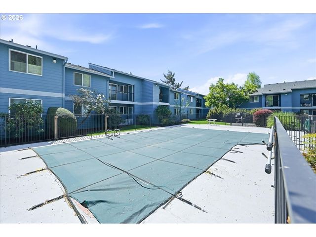 2330 Se BROOKWOOD Ave 221, Hillsboro, OR 97123