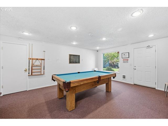 2330 Se BROOKWOOD Ave 221, Hillsboro, OR 97123