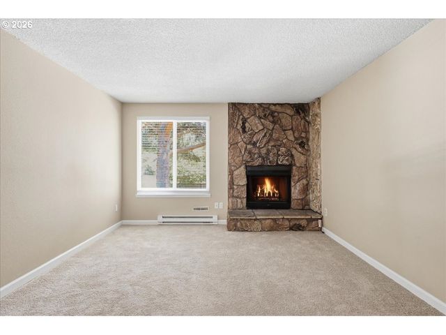 2330 Se BROOKWOOD Ave 221, Hillsboro, OR 97123