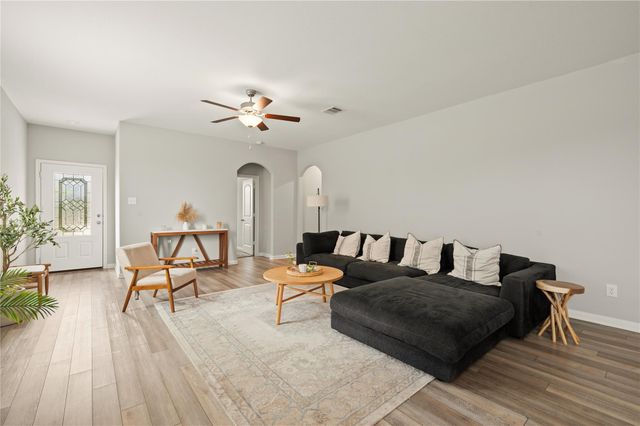 206 Star Spangled DR, Liberty Hill, TX 78642