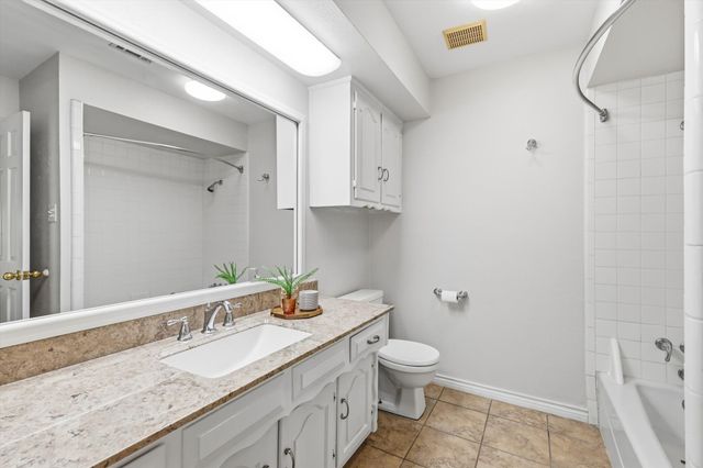 361 Oakview Drive, Lewisville, TX 75077