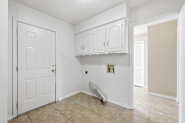 361 Oakview Drive, Lewisville, TX 75077