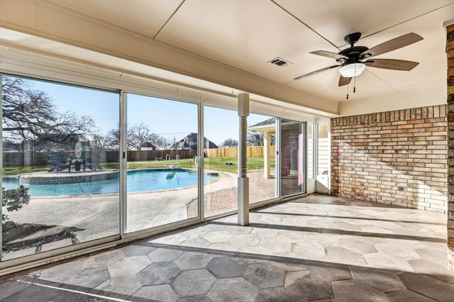 361 Oakview Drive, Lewisville, TX 75077