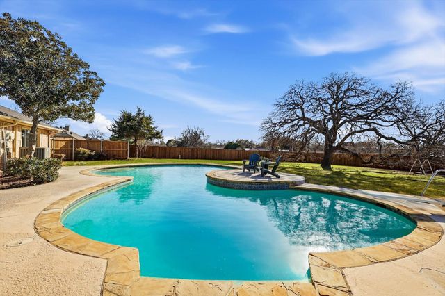 361 Oakview Drive, Lewisville, TX 75077