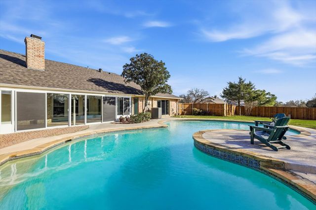 361 Oakview Drive, Lewisville, TX 75077