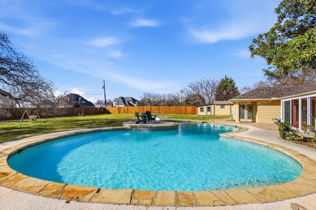 361 Oakview Drive, Lewisville, TX 75077