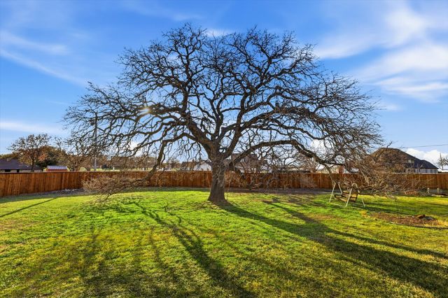 361 Oakview Drive, Lewisville, TX 75077