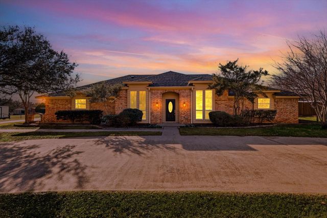 361 Oakview Drive, Lewisville, TX 75077