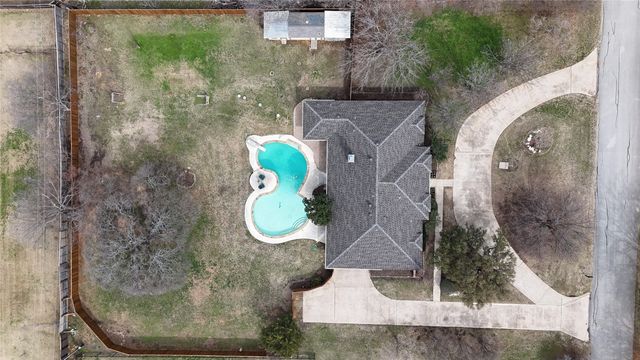 361 Oakview Drive, Lewisville, TX 75077