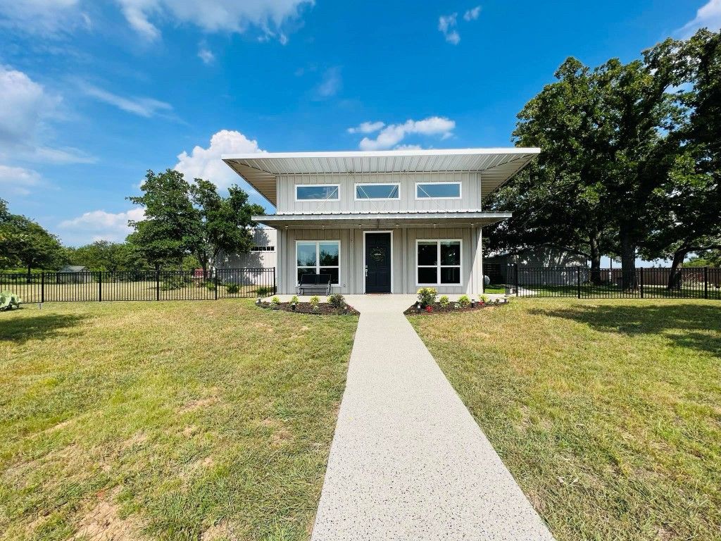 2075 County Road 2585, Alvord, TX 76225