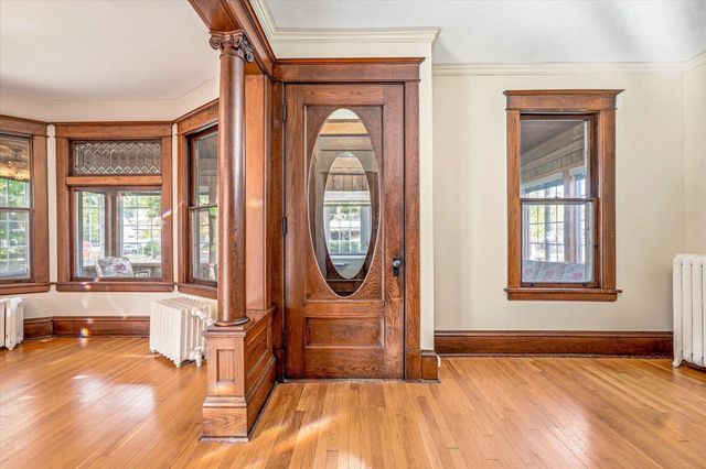 2016 Laurel Avenue, Saint Paul, MN 55104