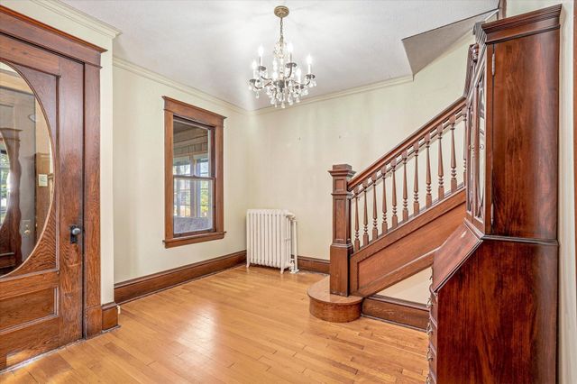 2016 Laurel Avenue, Saint Paul, MN 55104
