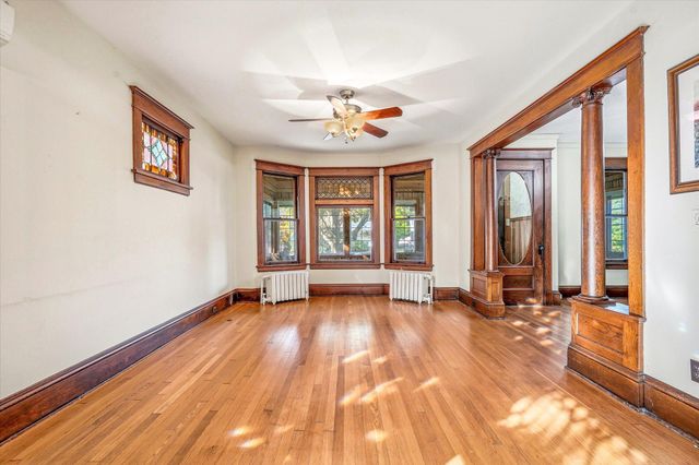 2016 Laurel Avenue, Saint Paul, MN 55104