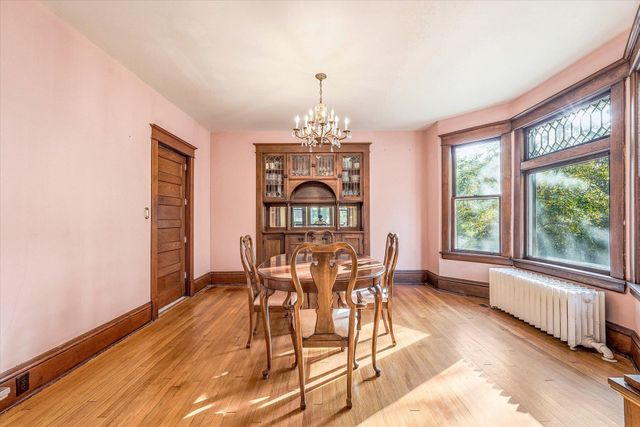 2016 Laurel Avenue, Saint Paul, MN 55104