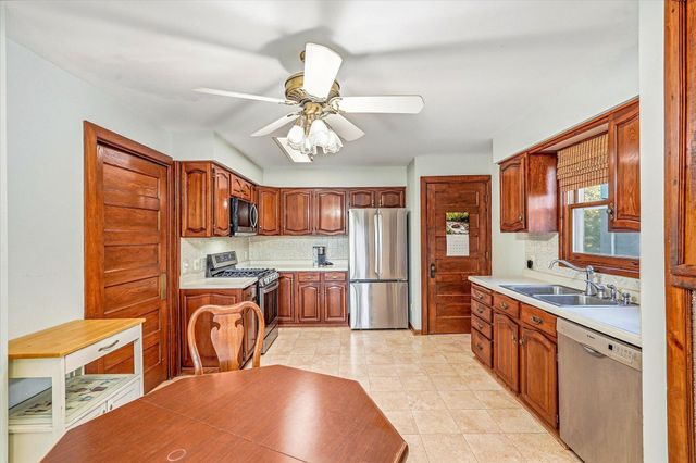 2016 Laurel Avenue, Saint Paul, MN 55104