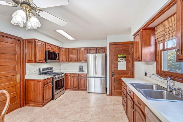 2016 Laurel Avenue, Saint Paul, MN 55104