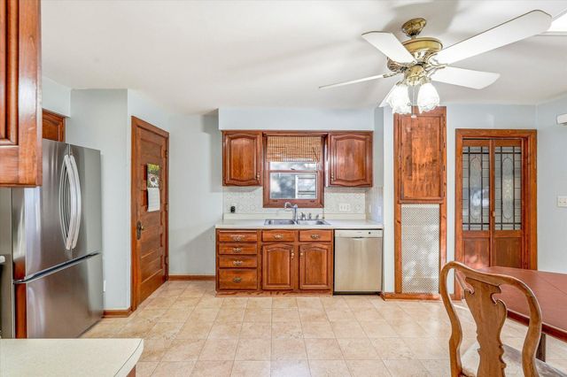 2016 Laurel Avenue, Saint Paul, MN 55104