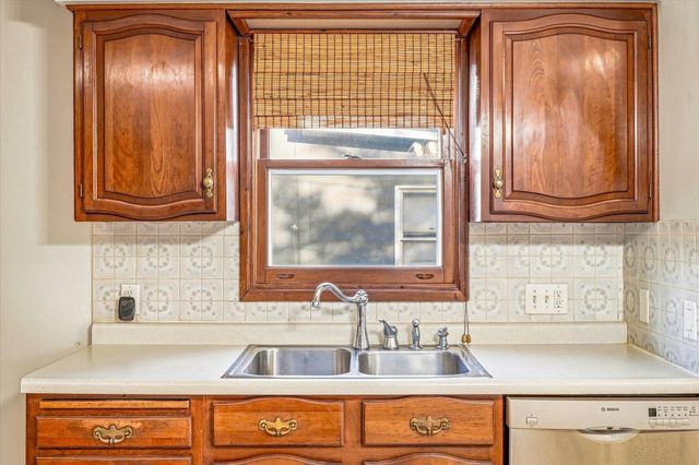 2016 Laurel Avenue, Saint Paul, MN 55104