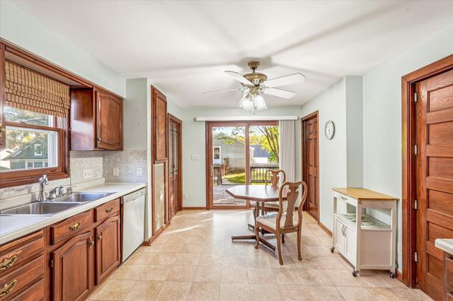 2016 Laurel Avenue, Saint Paul, MN 55104