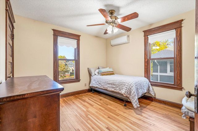 2016 Laurel Avenue, Saint Paul, MN 55104