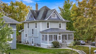 2016 Laurel Avenue, Saint Paul, MN 55104