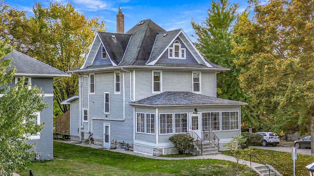 2016 Laurel Avenue, Saint Paul, MN 55104 — exterior