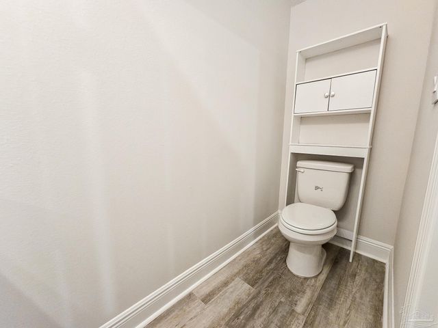 1211 Fairchild Village Dr, Pensacola, FL 32504