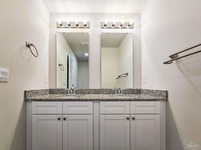 1211 Fairchild Village Dr, Pensacola, FL 32504