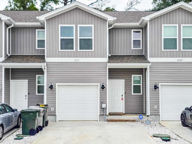 1211 Fairchild Village Dr, Pensacola, FL 32504