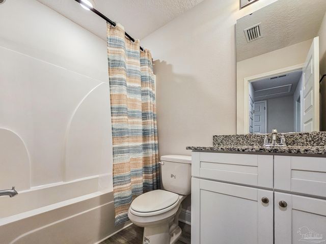 1211 Fairchild Village Dr, Pensacola, FL 32504