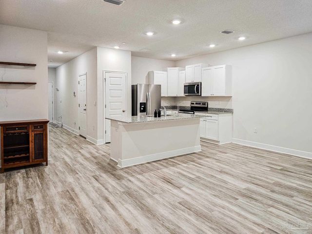 1211 Fairchild Village Dr, Pensacola, FL 32504