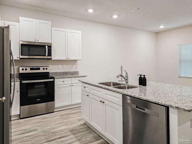 1211 Fairchild Village Dr, Pensacola, FL 32504