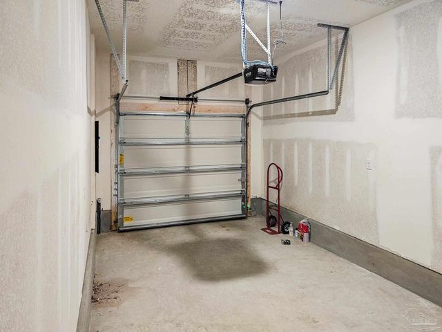 1211 Fairchild Village Dr, Pensacola, FL 32504