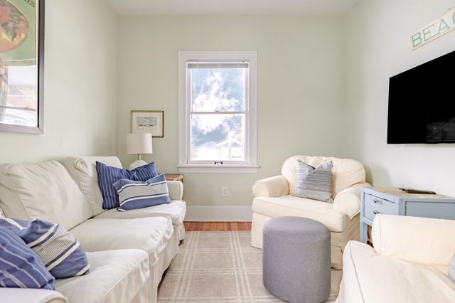 321 Clinton Street, South Haven City, MI 49090