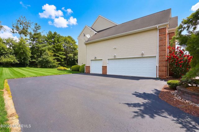102 Hidden Pond Court, Manalapan, NJ 07726
