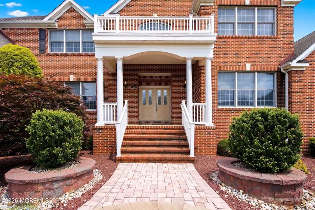 102 Hidden Pond Court, Manalapan, NJ 07726