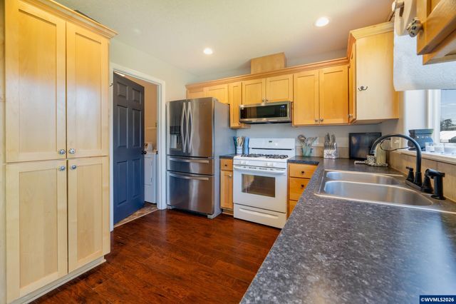 230 NW Sagan Lp, Sheridan, OR 97378
