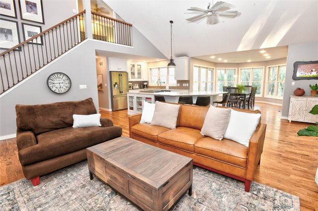 2794 Tower Site Drive NE, Solon, IA 52333