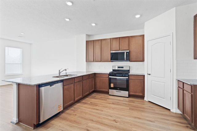 2816 Shimmer Edge Drive, Katy, TX 77493