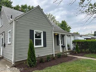 24707 Saxony Avenue, Eastpointe, MI 48021