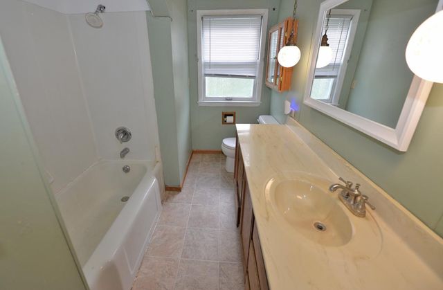 2711 Gilson STREET, Racine, WI 53403