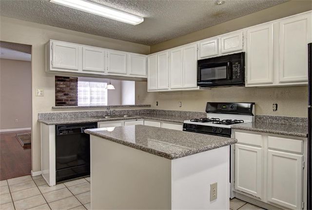 11 Cottage Grove Place, The Woodlands, TX 77381