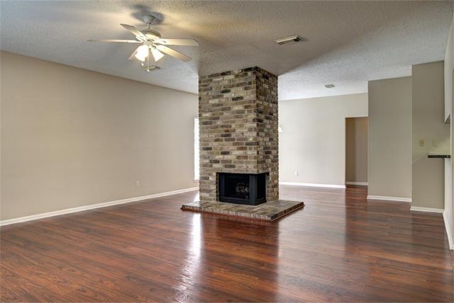 11 Cottage Grove Place, The Woodlands, TX 77381