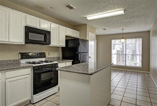 11 Cottage Grove Place, The Woodlands, TX 77381