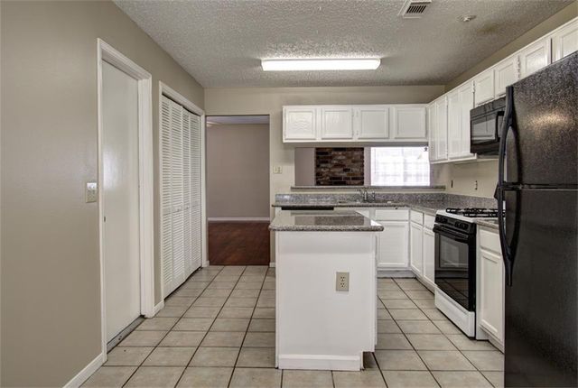 11 Cottage Grove Place, The Woodlands, TX 77381