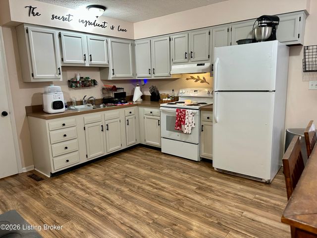 1208 Keane. Ave, La Grange, KY 40031