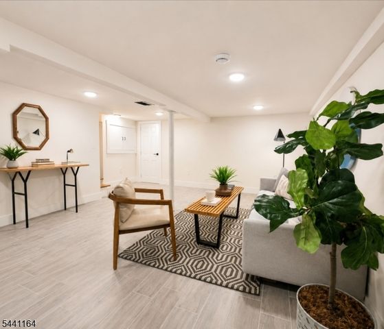 7 Pierce Ave, Jersey City, NJ 07307