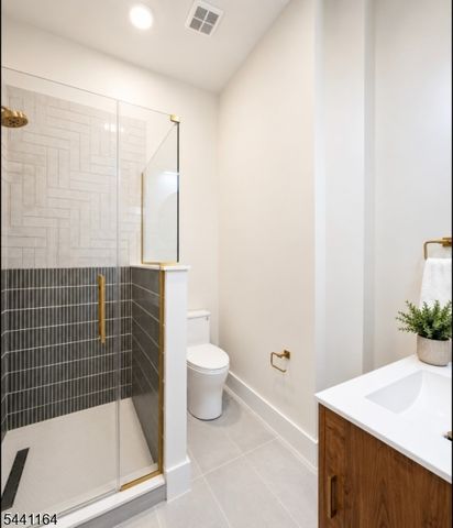 7 Pierce Ave, Jersey City, NJ 07307
