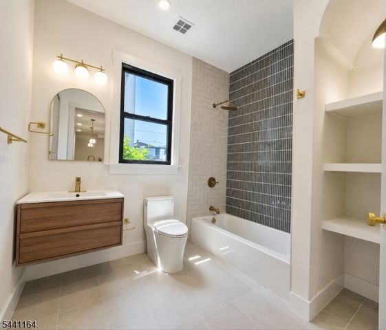 7 Pierce Ave, Jersey City, NJ 07307