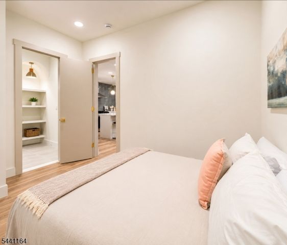 7 Pierce Ave, Jersey City, NJ 07307